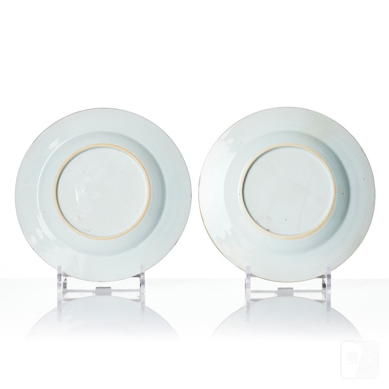 A pair of iron red decorated armorial dishes, - 图3